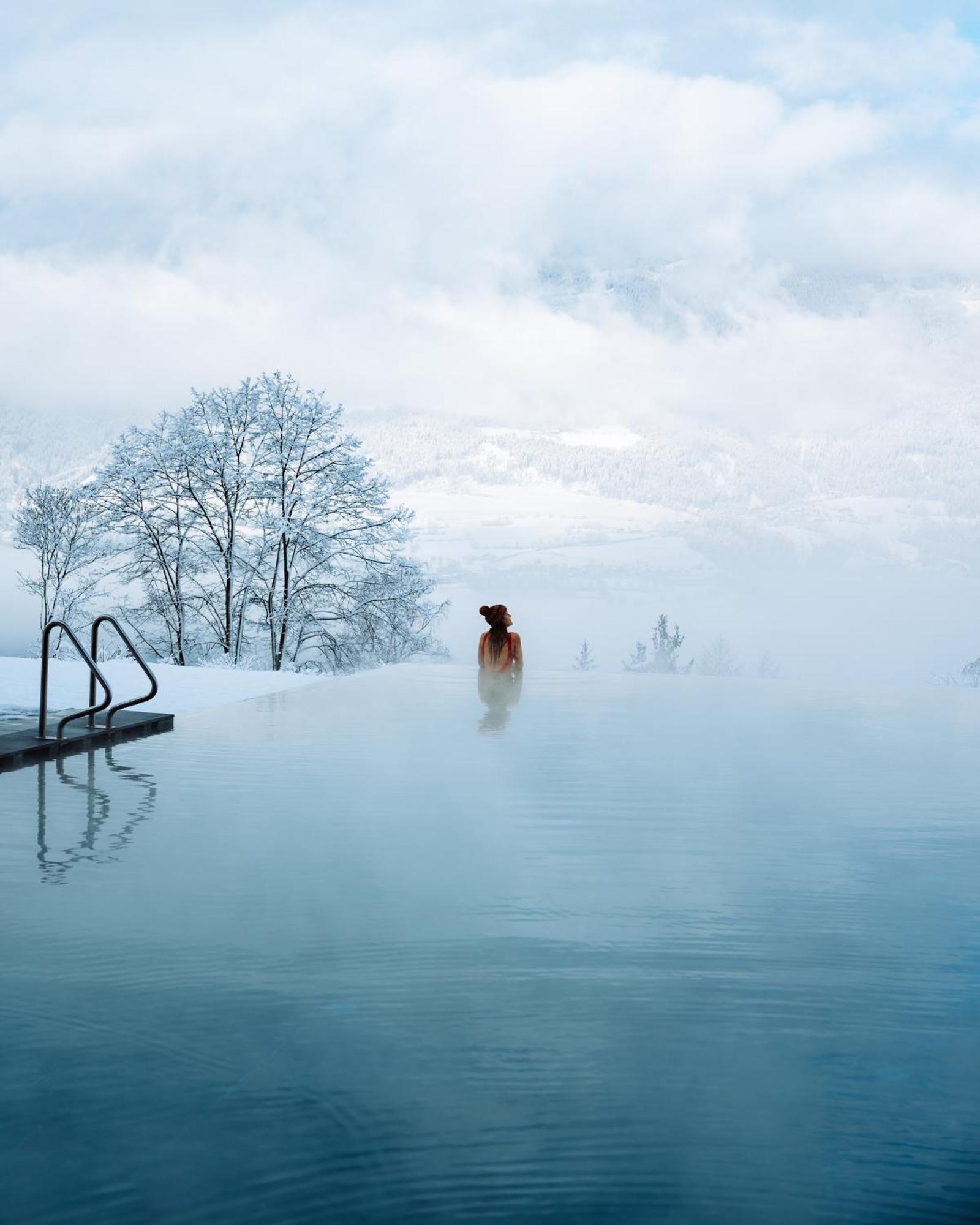 Santre Dolomythic Home Брессаноне Экстерьер фото A woman bathing in a hot spring